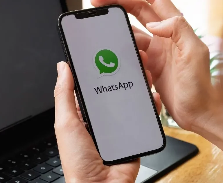 Recado para WhatsApp em inglês: mais de 40 ideias para você