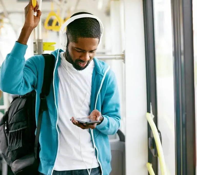 Podcasts sobre finanças: conheça 5 indicações