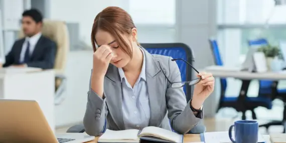 Sobrecarga no trabalho: 12 indícios e o que fazer para evitar
