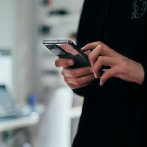 Quais profissões digitais você pode começar com apenas um celular